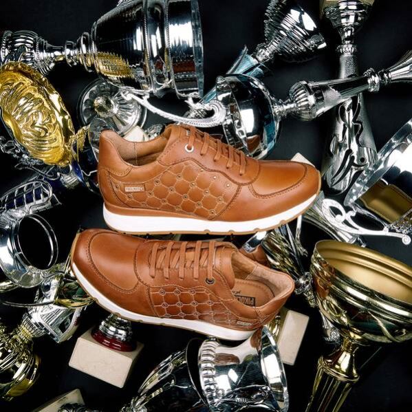 MUNDAKA sports shoes with studs Women Brandy 4604J768 Pikolinos Footwear